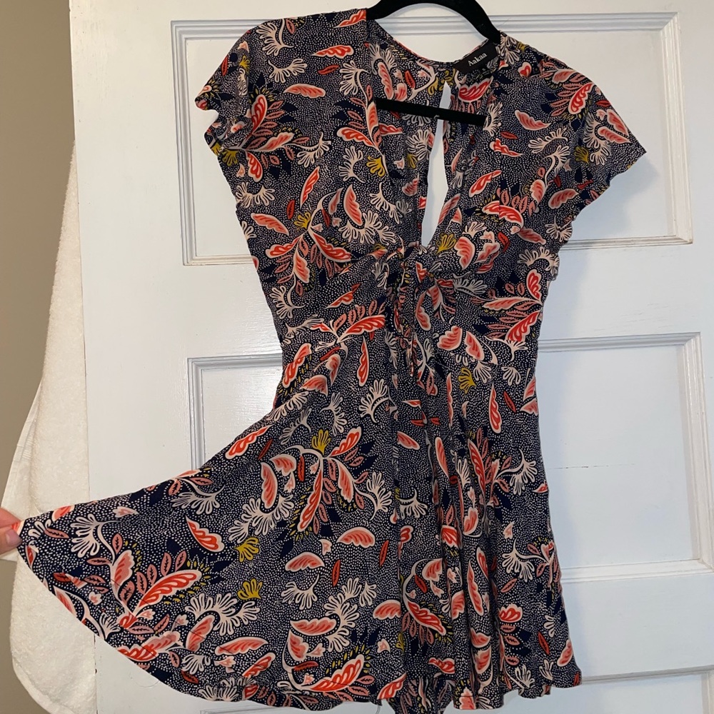aakaa tie in front romper size Small